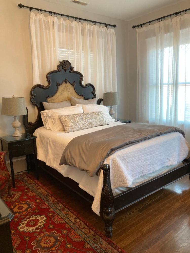 Deluxe Double Room with Shower interior