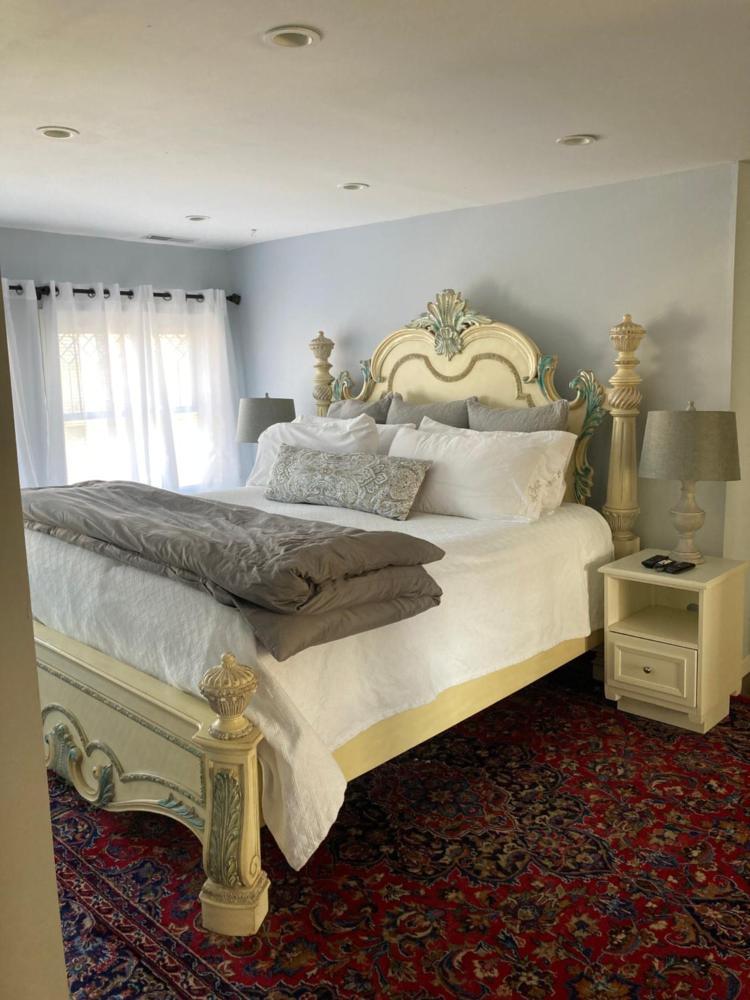 Deluxe King Suite interior